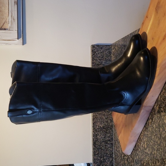 St John's Bay Boot - Picture 2 of 15